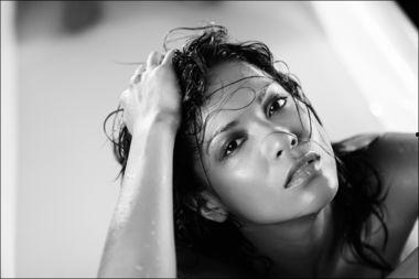 欧美女浴缸拍照视频,沐浴时光的优雅演绎