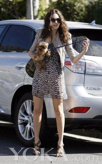 欧美辣妹皮衣原创视频,街头时尚潮流新宠