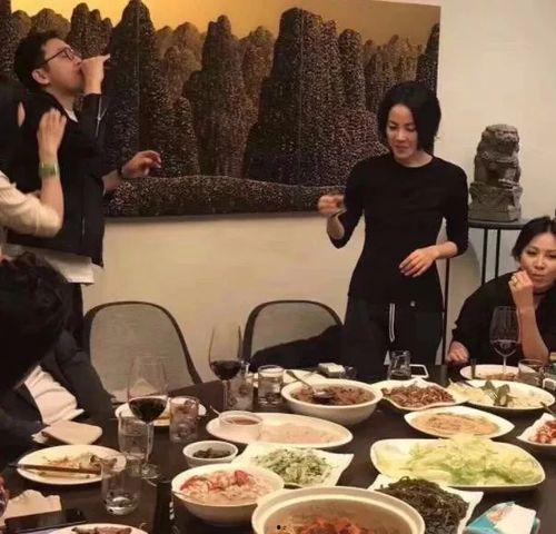 姐妹聚会喝酒视频欧美,畅饮视频大揭秘！