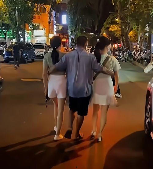 姐妹聚会喝酒视频欧美,畅饮视频大揭秘！