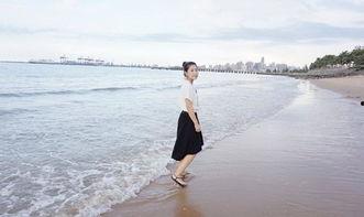 欧美去海边穿搭视频,轻松打造夏日沙滩造型